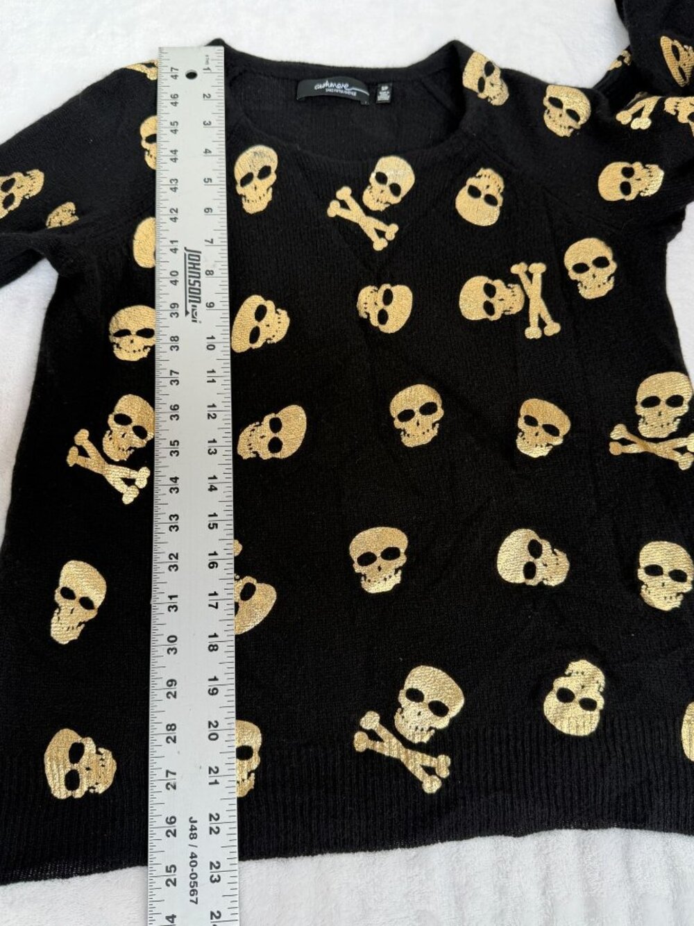 Saks Fifth Avenue Womens 100% Cashmere Gold Metallic Skull Sweater Size S/P - Picture 7 of 7